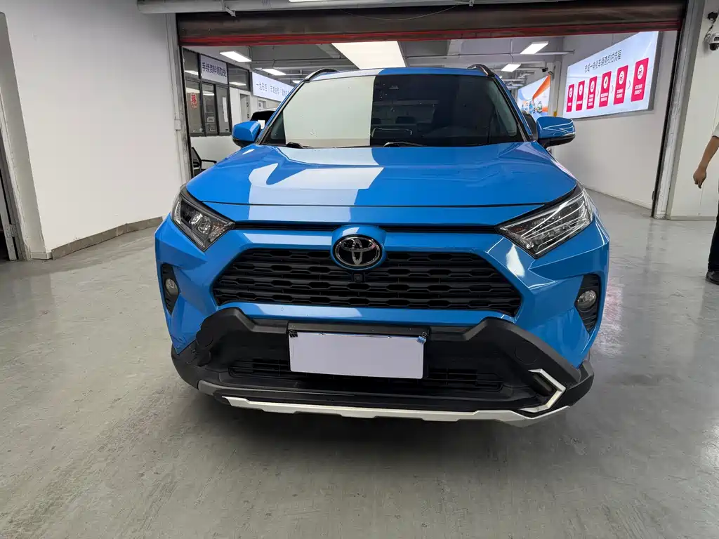 Toyota RAV4 2019 — фото 2