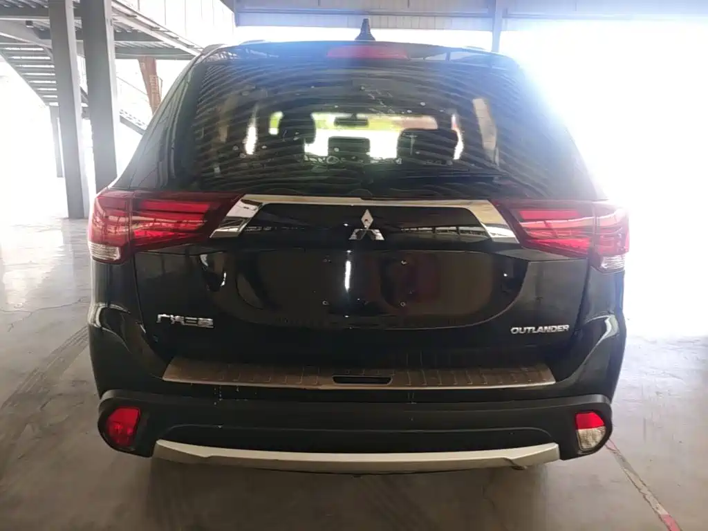 Mitsubishi Outlander 2018 — фото 4