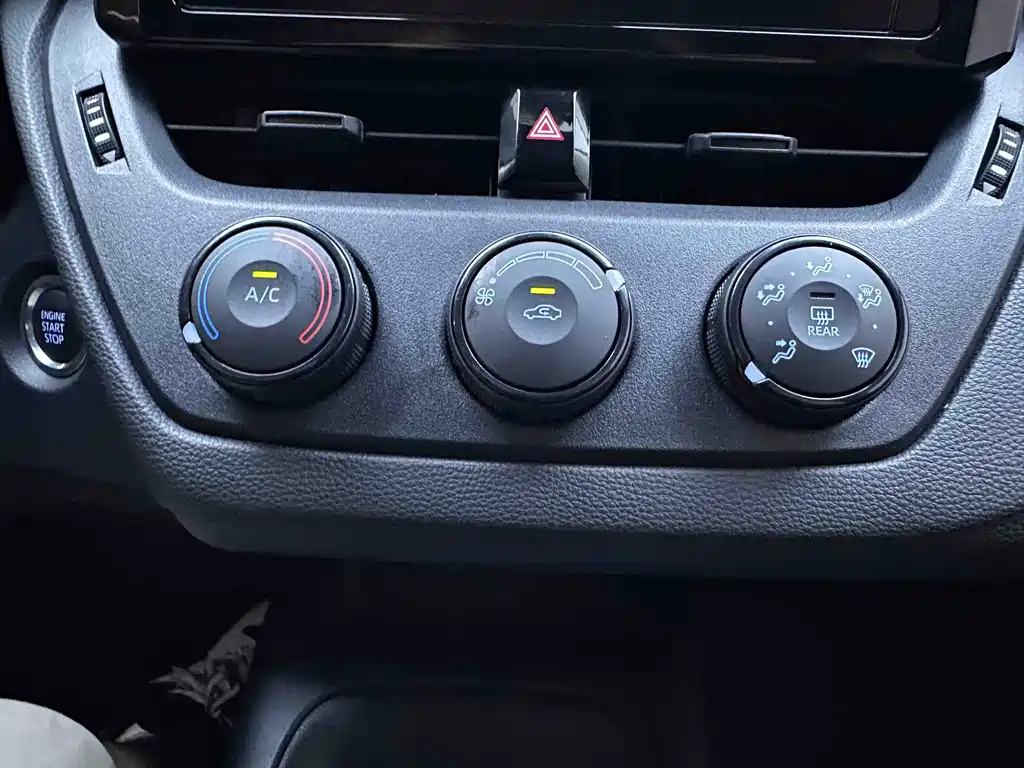 Toyota Corolla 2023 — фото 15