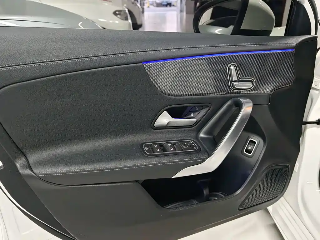 Mercedes-Benz A-Class 2020 — фото 12
