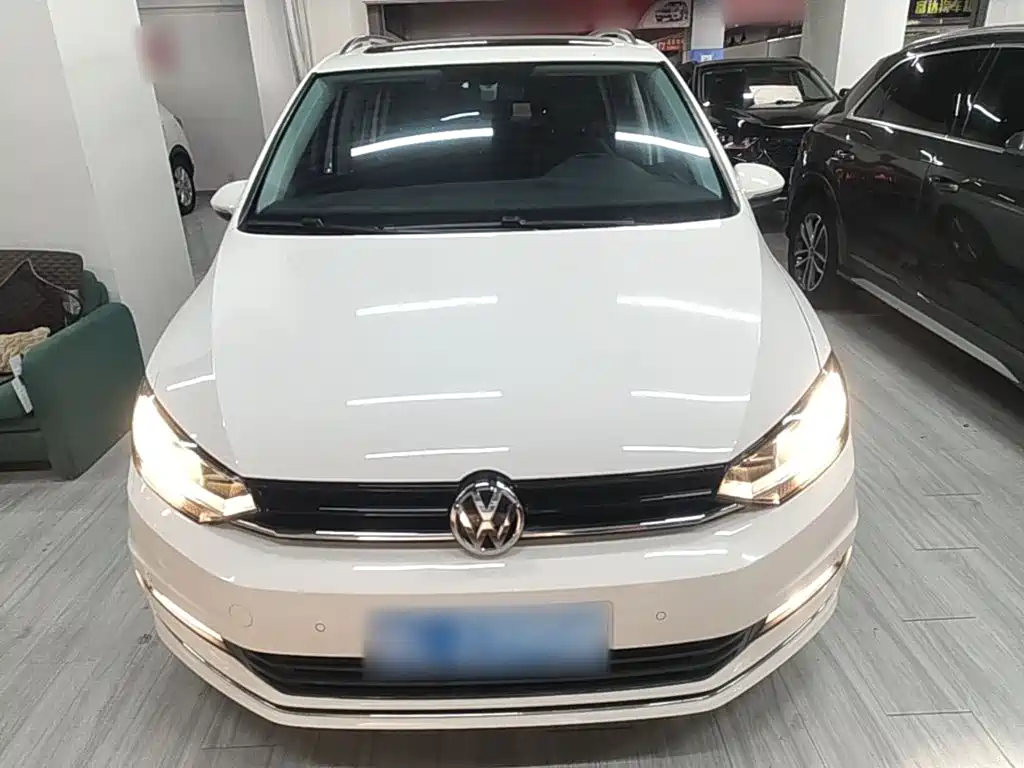 Volkswagen Touran 2018 — фото 3