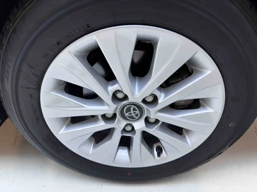 Toyota Corolla 2023 — фото 18