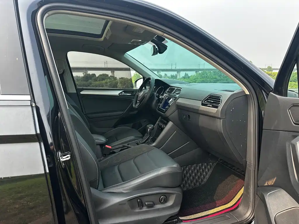 Volkswagen Tiguan L 2018 — фото 11