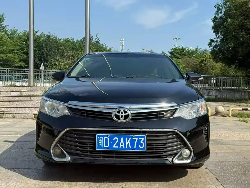 Toyota Camry 2017 — фото 2
