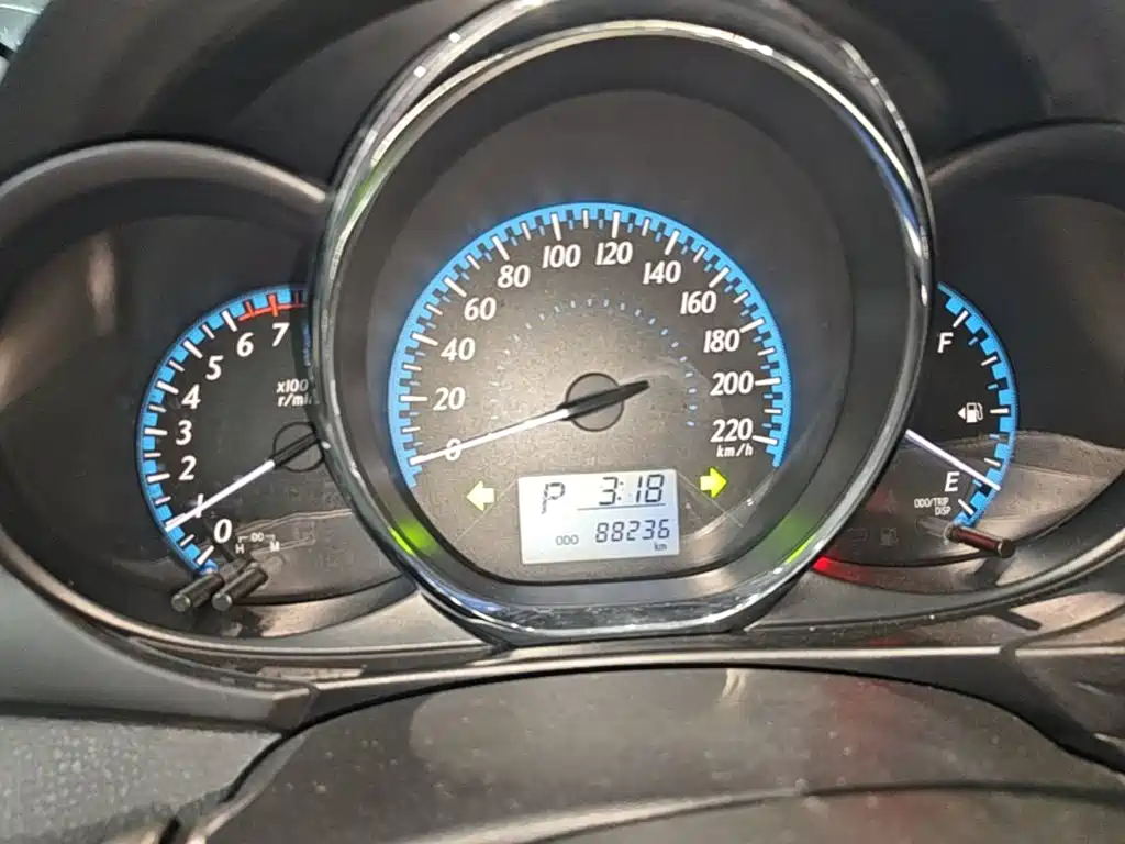 Toyota Yaris L 2019 — фото 12