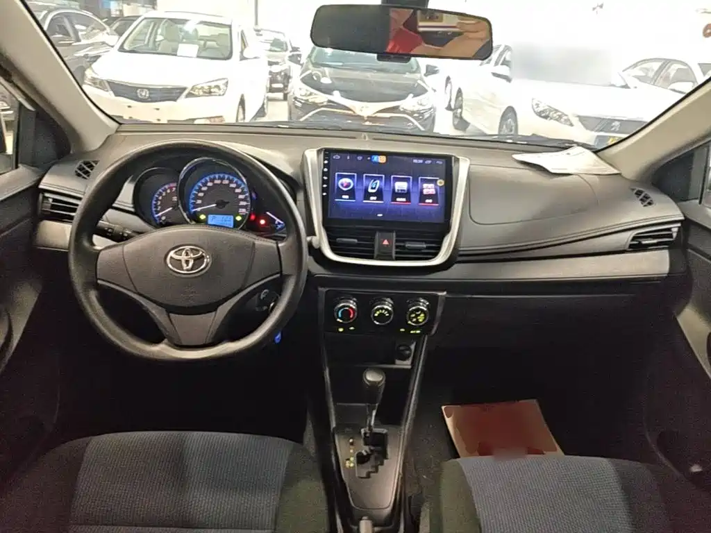 Toyota Yaris L 2019 — фото 10