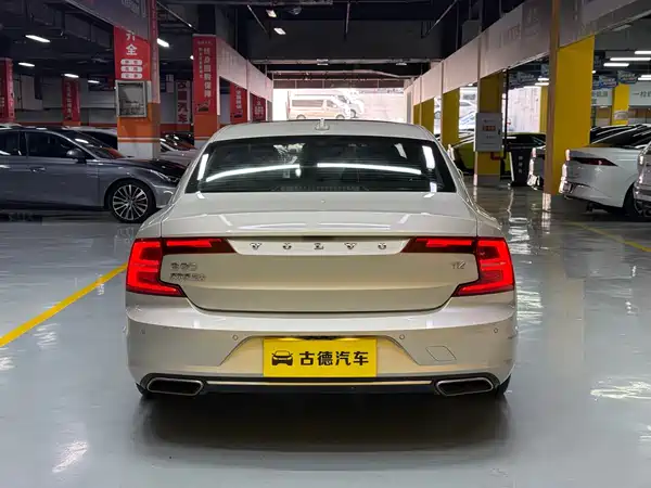 Volvo S90 2017