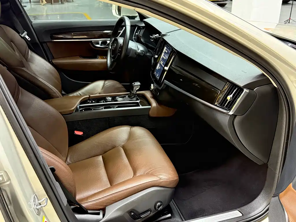 Volvo S90 2017 — фото 12