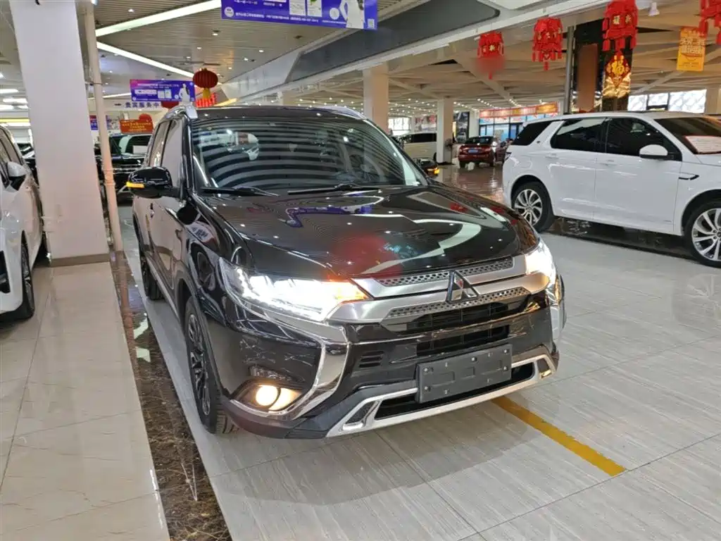 Mitsubishi Outlander 2021 — фото 4