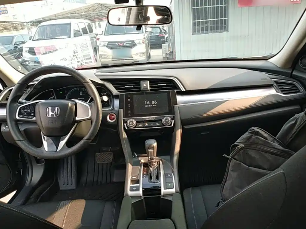 Honda Civic 2017 — фото 10