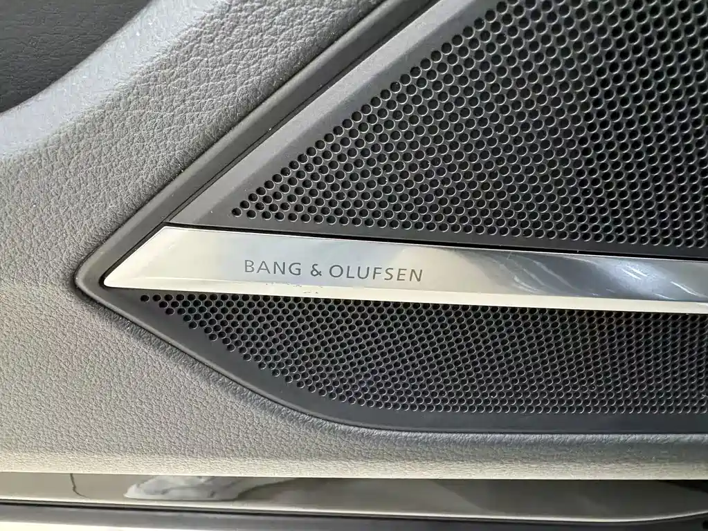 Audi A8 2021 — фото 21