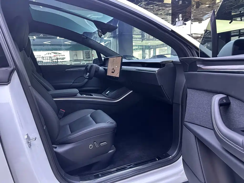Tesla Model X 2023 — фото 10