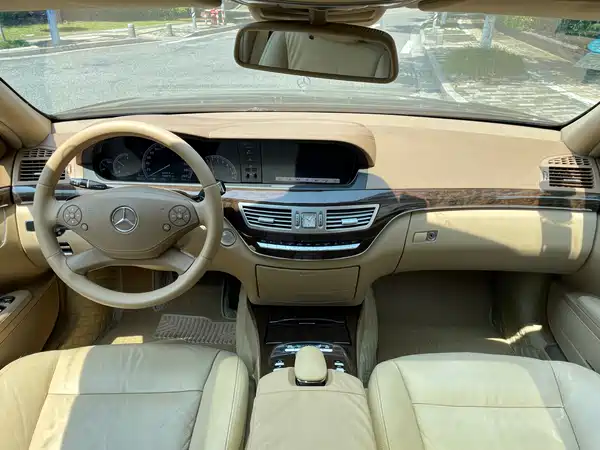 Mercedes-Benz S-Class 2010