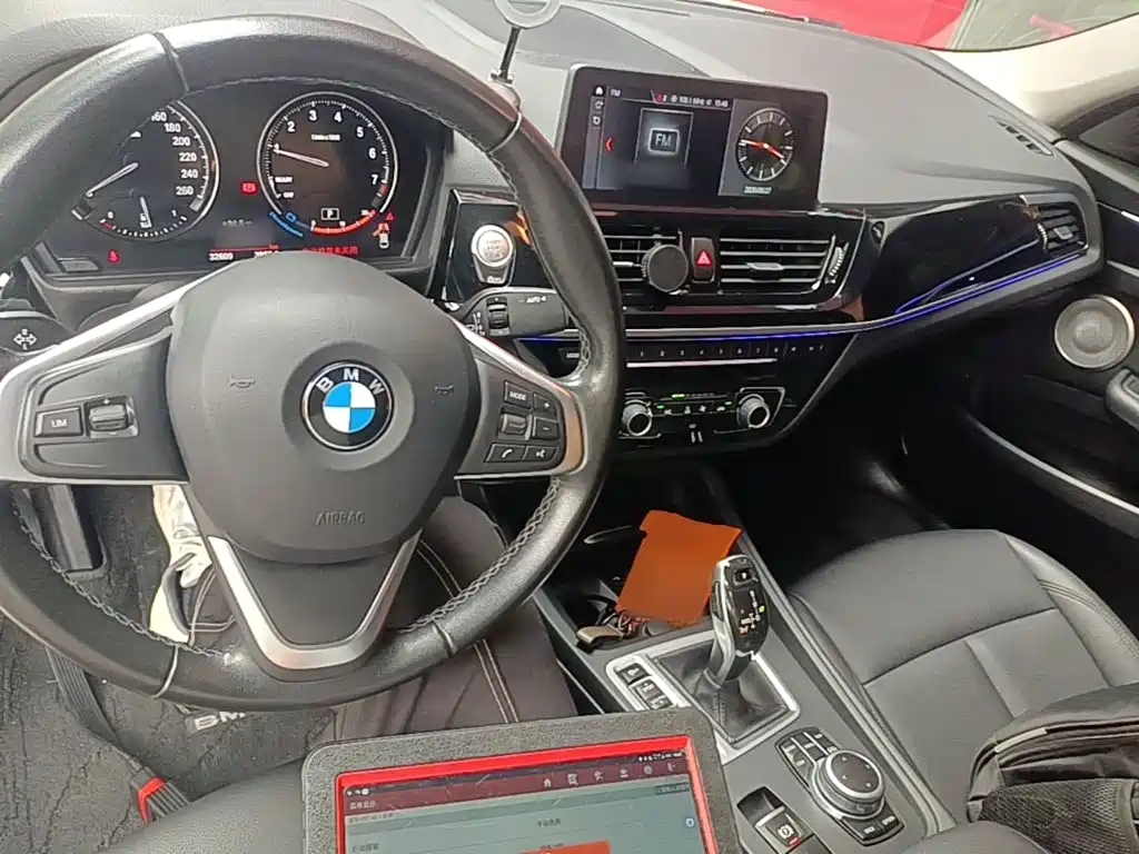 BMW 1 Series 2021 — фото 10