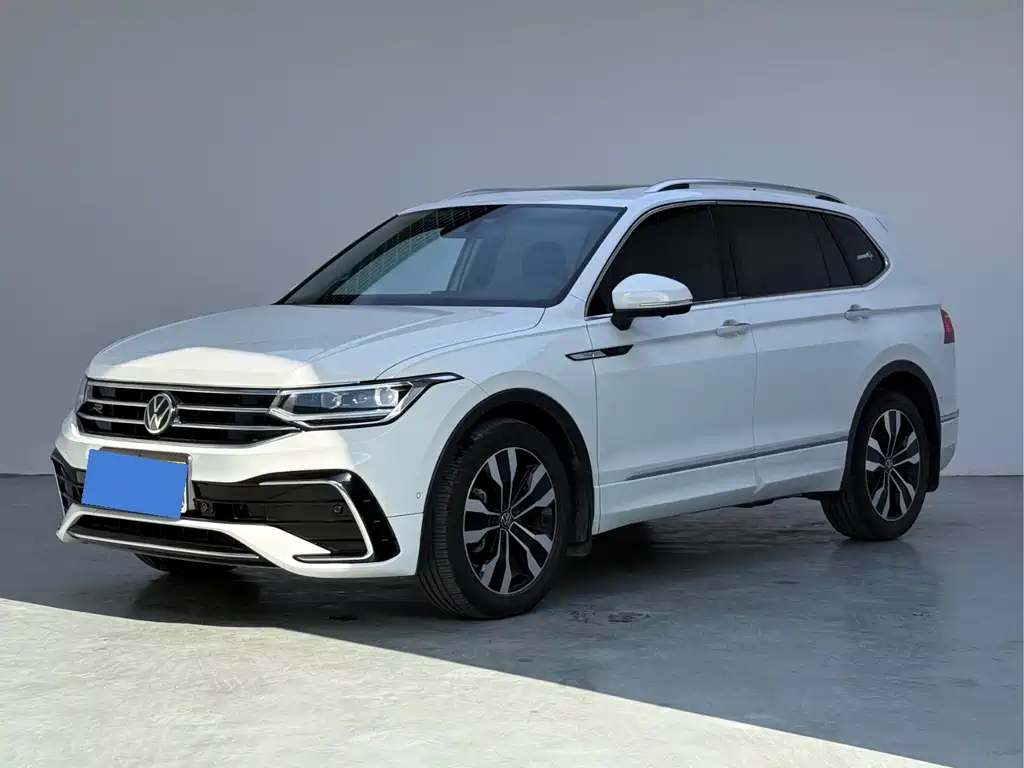 Volkswagen Tiguan L 2024 — фото 1