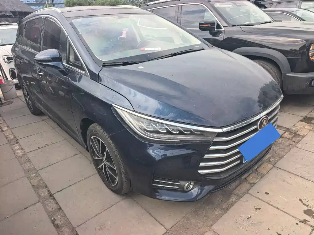 BYD MAX 2018