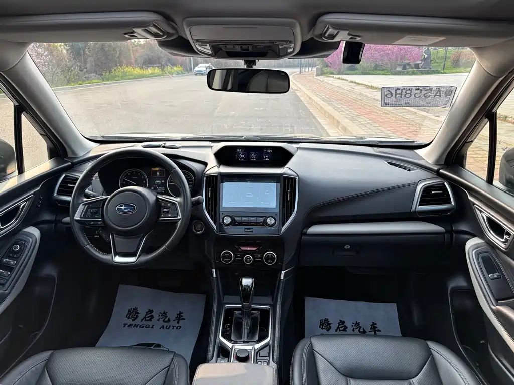 Subaru Forester 2023 — фото 18