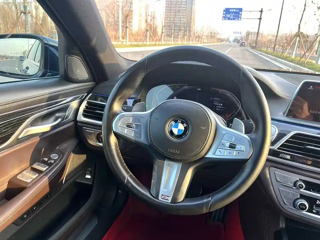 BMW 7 Series 2021 — фото 17