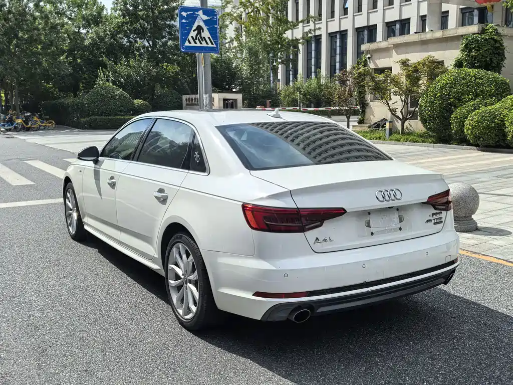 Audi A4L 2018