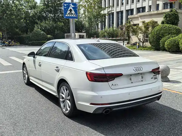 Audi A4L 2018