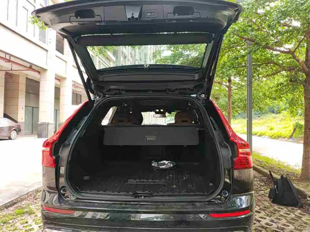 Volvo XC60 2025 — фото 9
