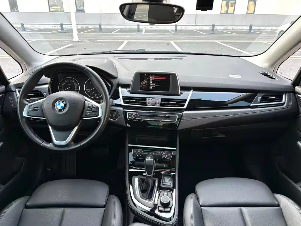 BMW 2 Series Active Tourer 2017 — фото 6