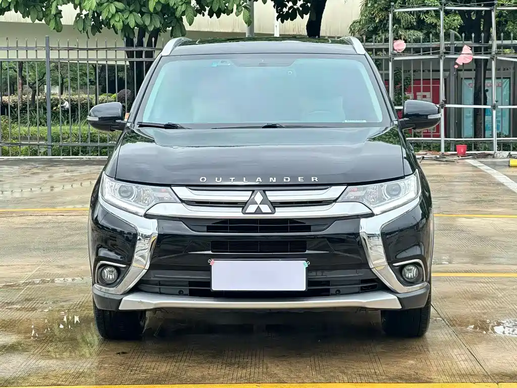 Mitsubishi Outlander 2018 — фото 2