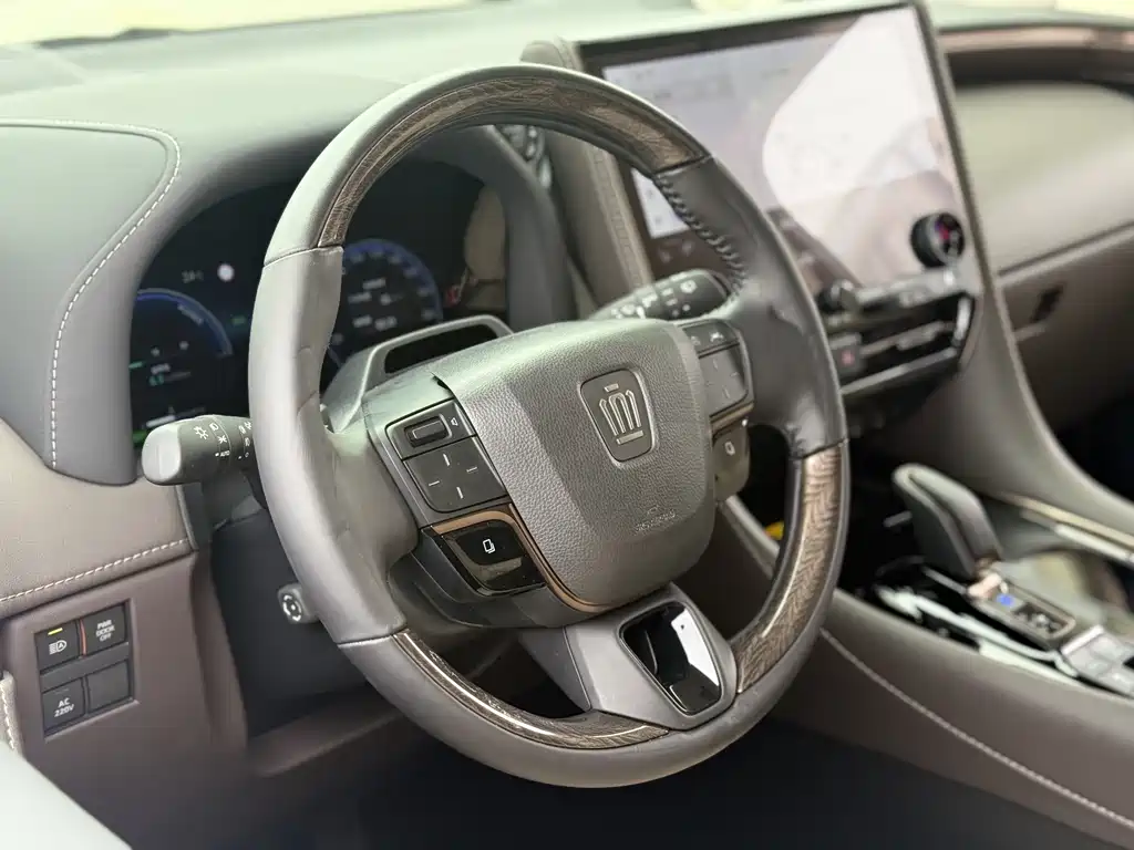 Toyota Vellfire 2024 — фото 17