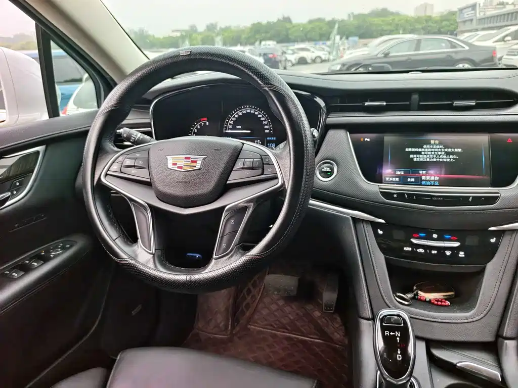 Cadillac XT5 2017 — фото 16