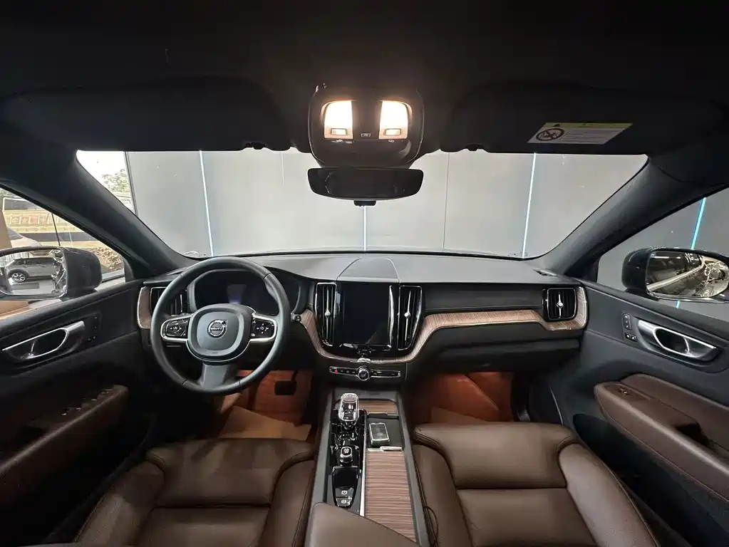 Volvo XC60 Plug-In Hybrid 2023 — фото 9