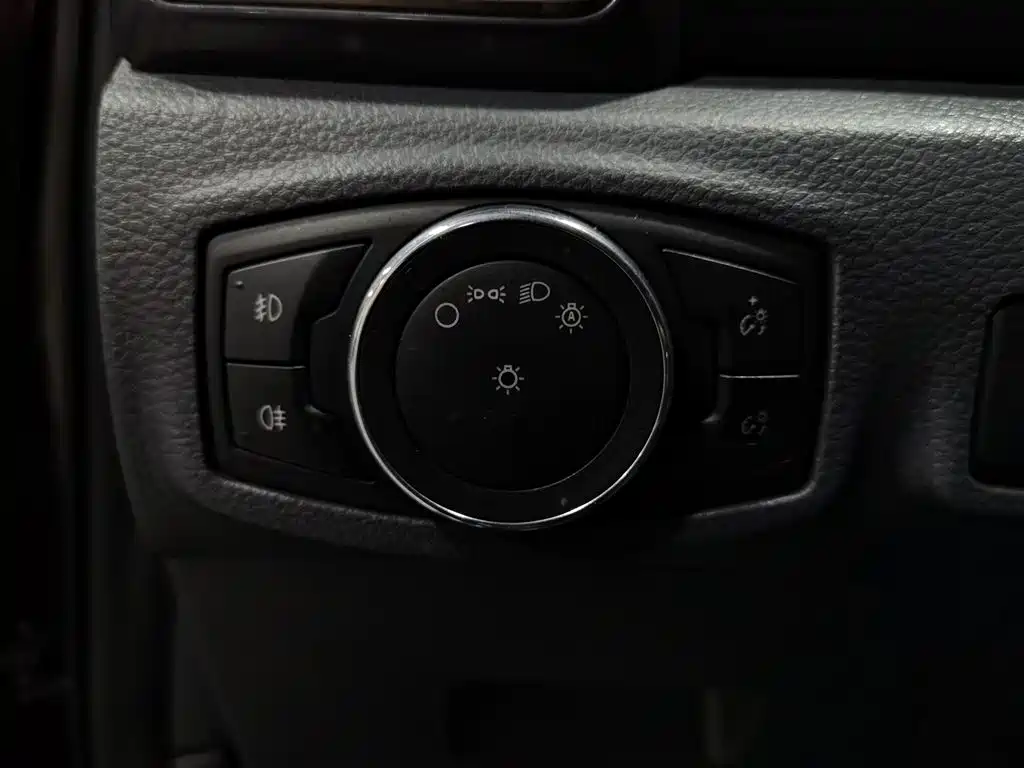 Ford Everest 2015 — фото 21