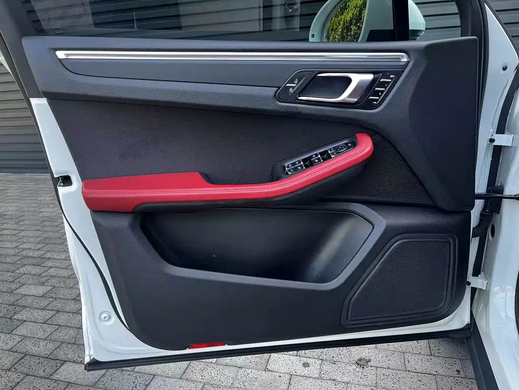 Porsche Macan 2021 — фото 11