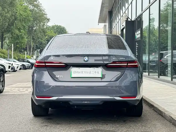 BMW i5 2024