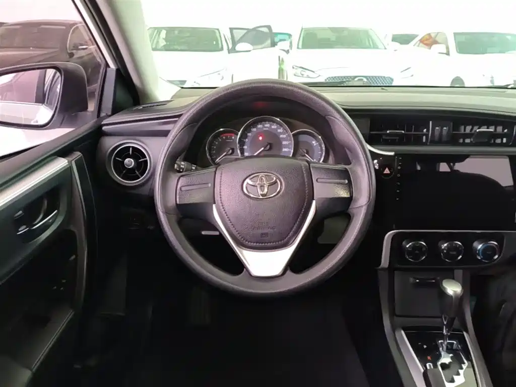 Toyota Corolla 2018 — фото 11