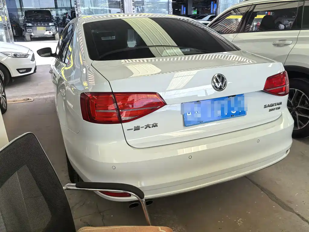 Volkswagen Sagitar 2018