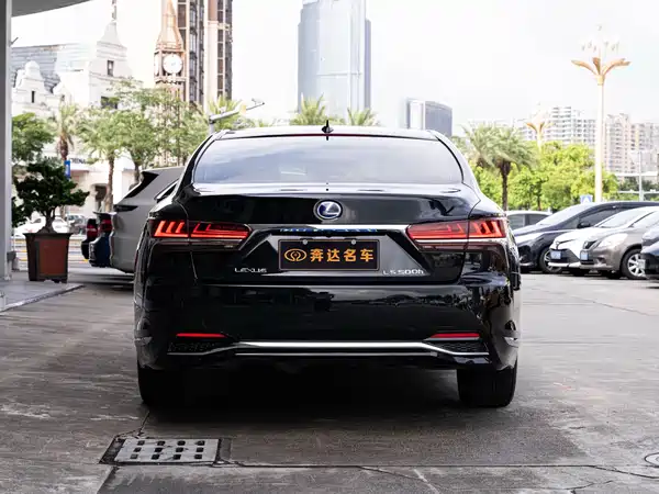 Lexus LS 2021