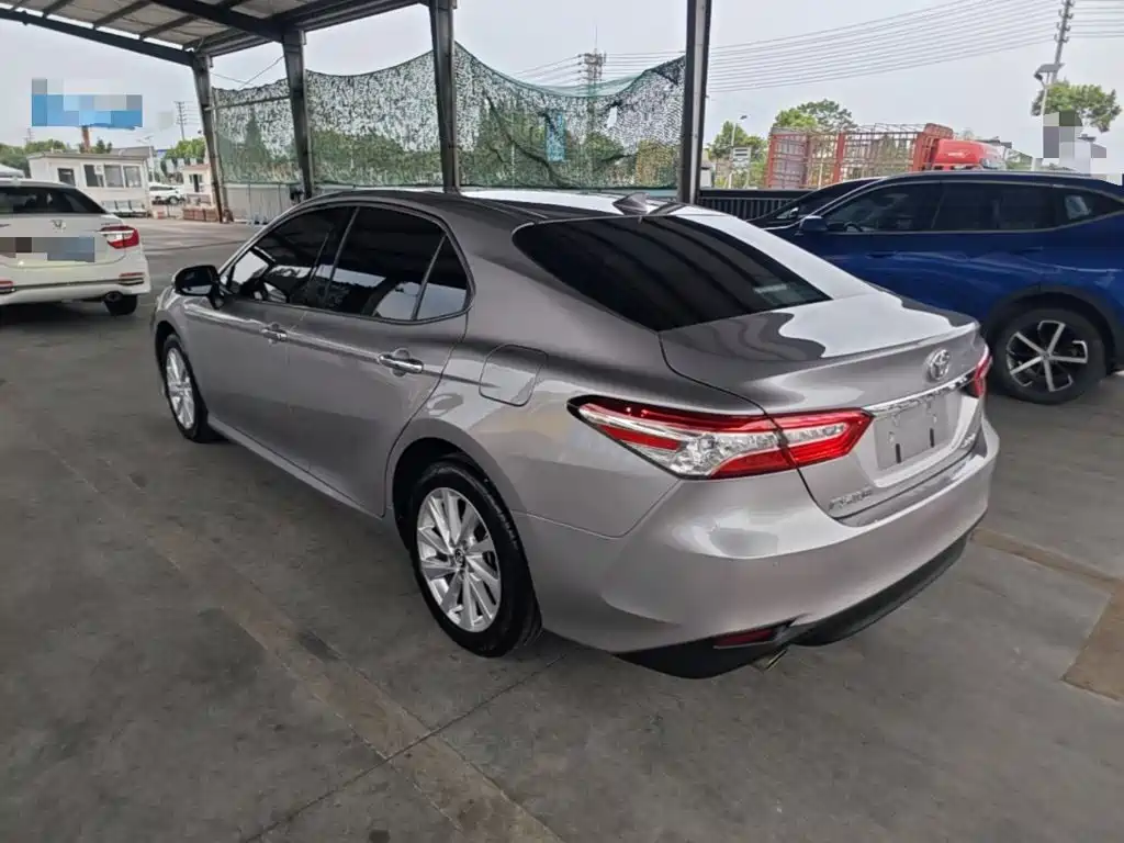 Toyota Camry 2022 — фото 5