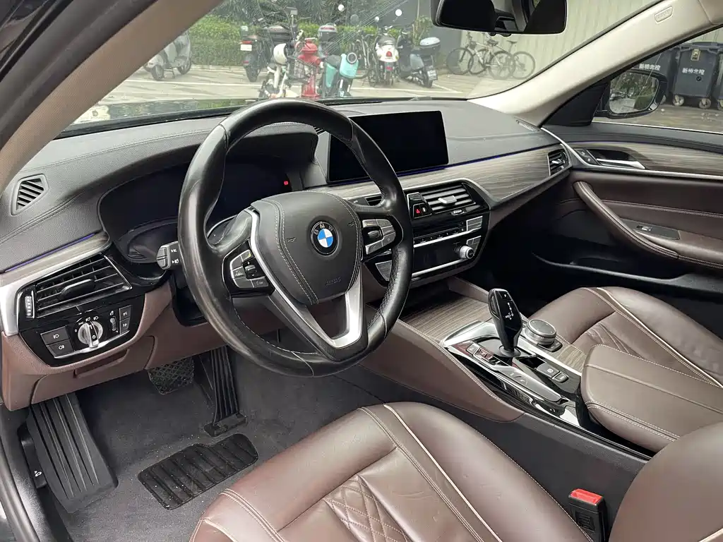 BMW 5 Series New Energy 2019 — фото 10