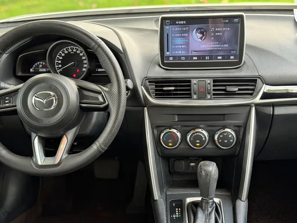 Mazda CX-4 2018 — фото 11
