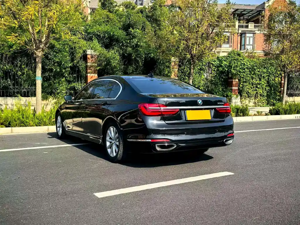 BMW 7 Series 2017 — фото 9