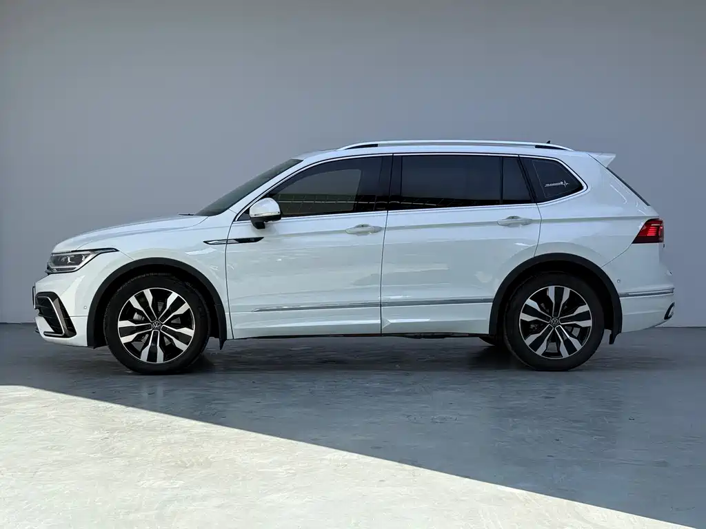Volkswagen Tiguan L 2024 — фото 6