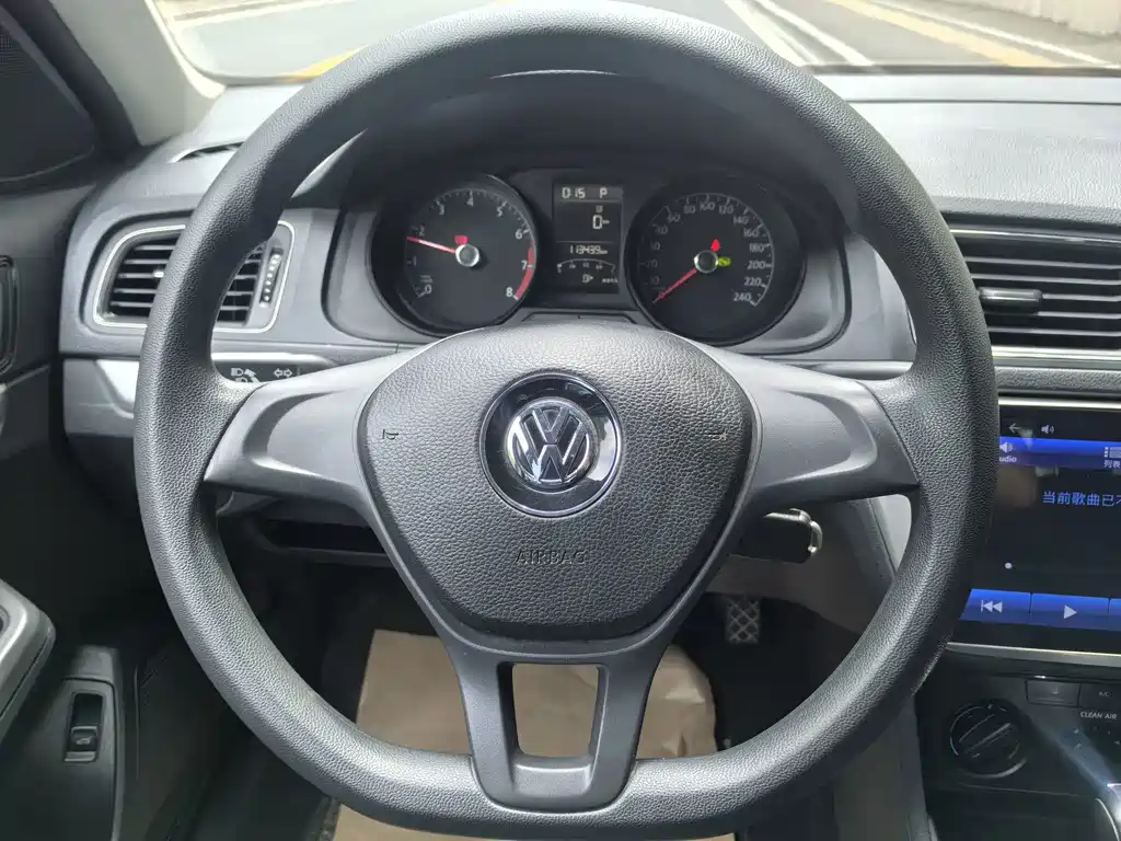 Volkswagen Lavida 2018 — фото 12