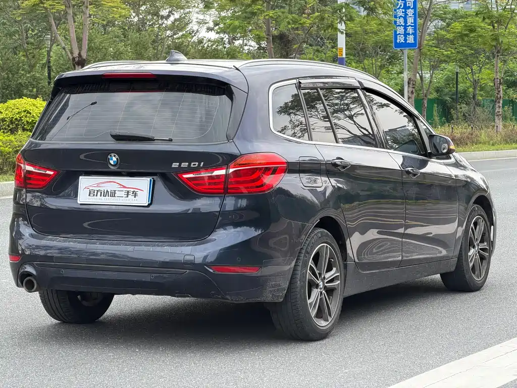 BMW 2 Series Wagon 2019 — фото 17