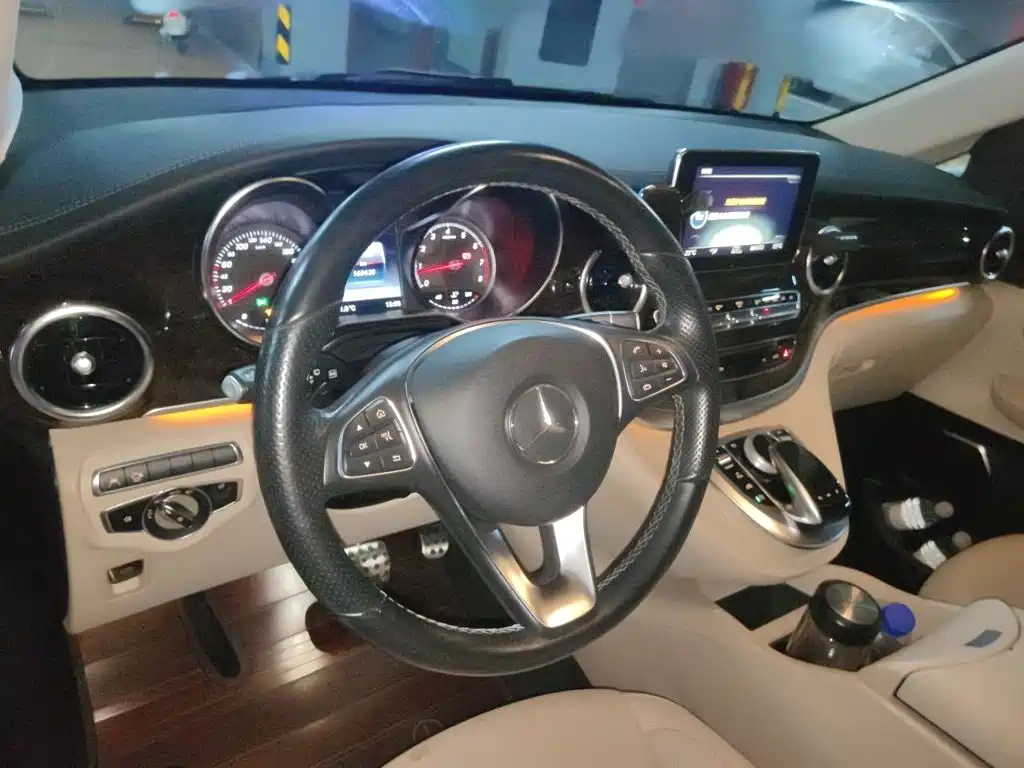 Mercedes-Benz V-Class 2018 — фото 11