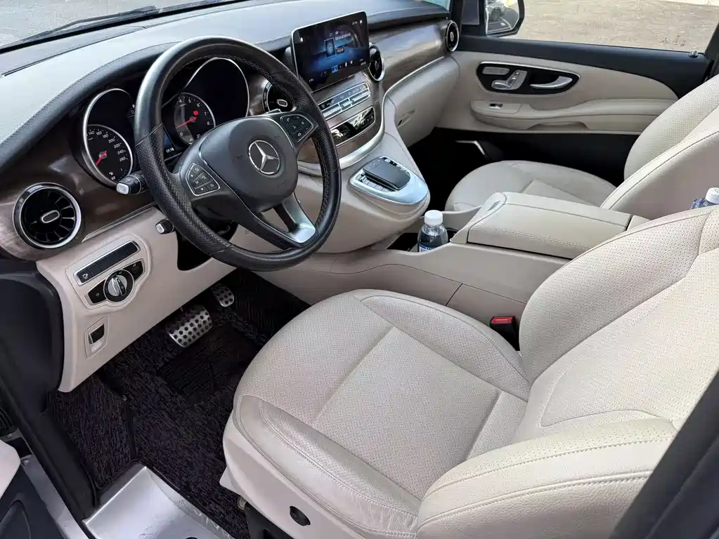 Mercedes-Benz V-Class 2022 — фото 13