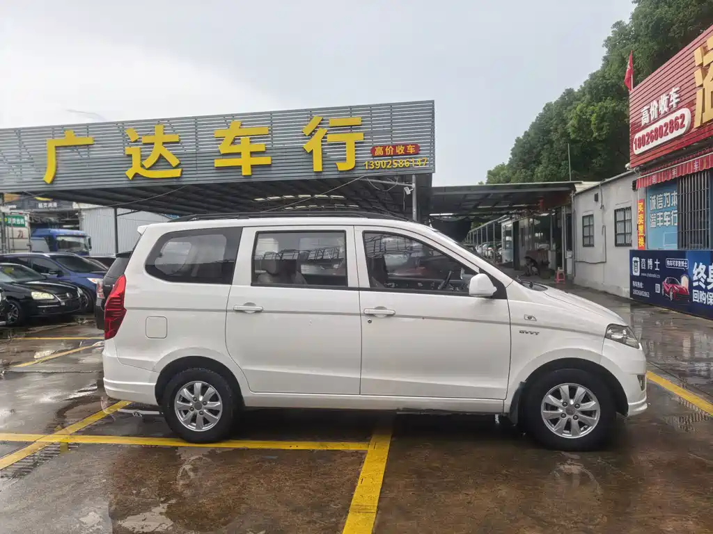 Wuling Hongguang 2018 — фото 4