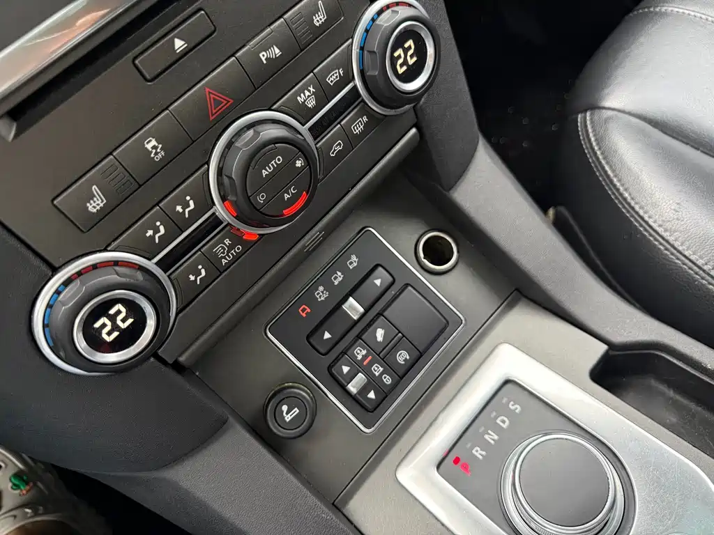 Land Rover Discovery 2016 — фото 11