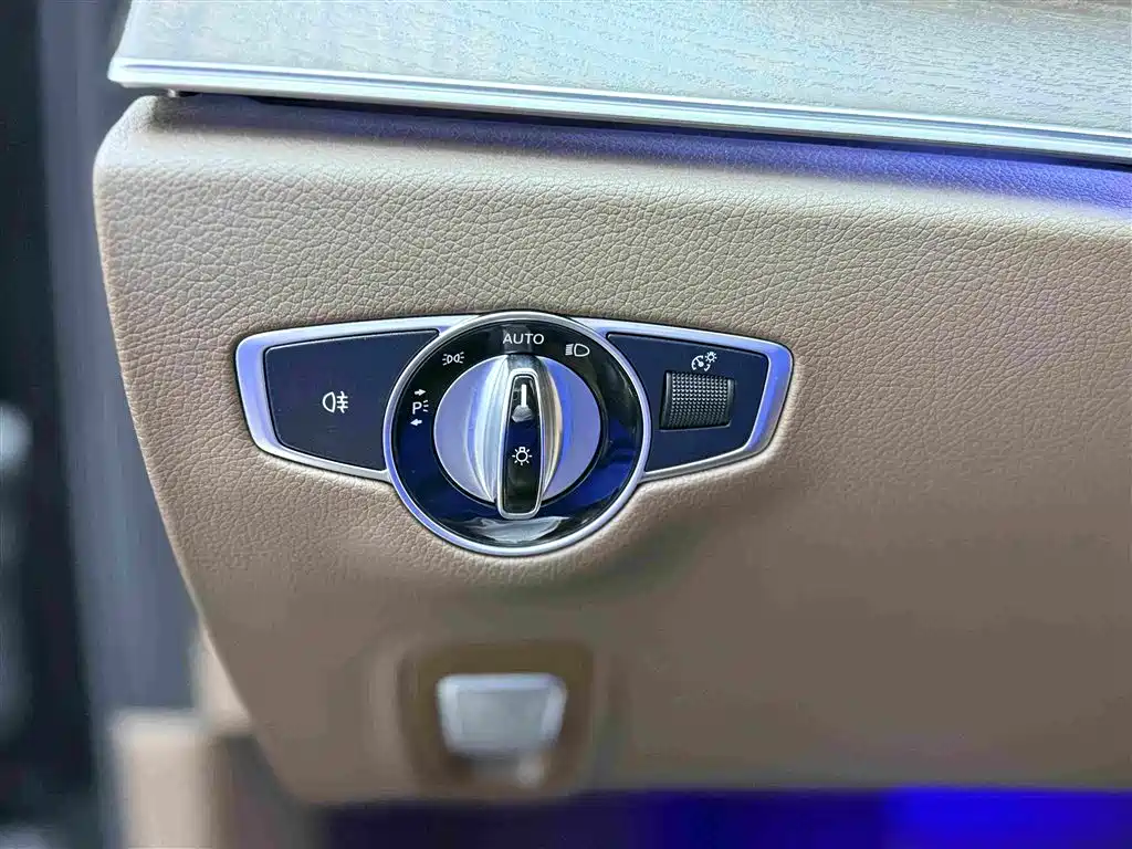 Mercedes-Benz E-Class 2019 — фото 10