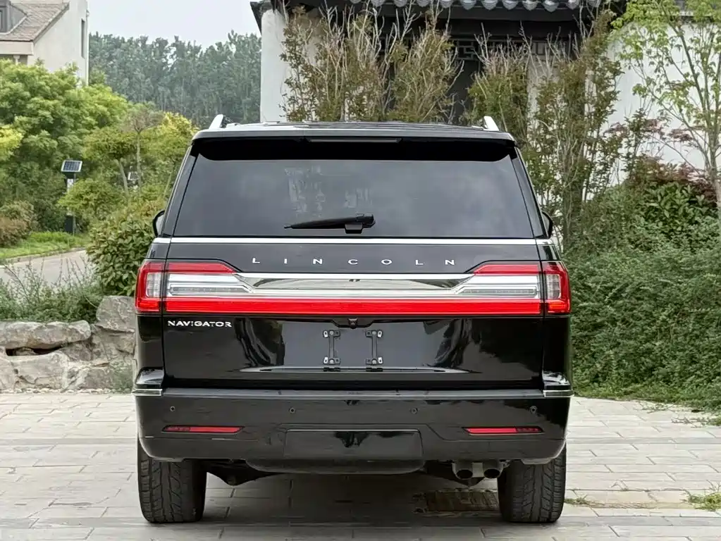 Lincoln Navigator 2019 — фото 20