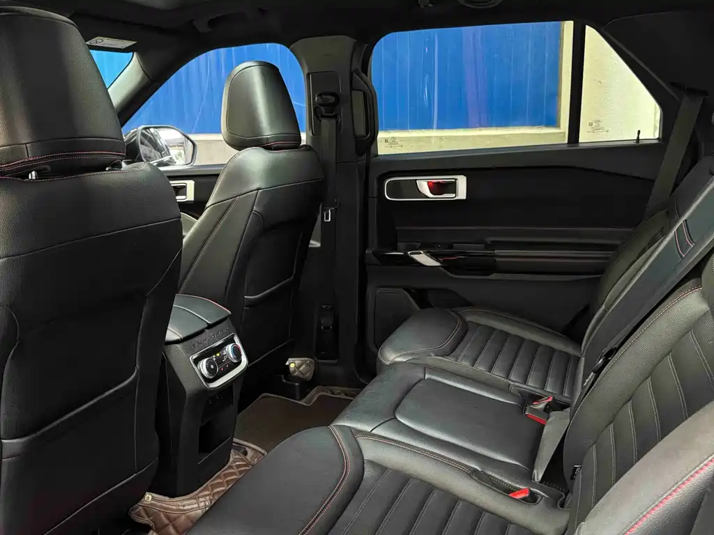 Ford Explorer 2023 — фото 10